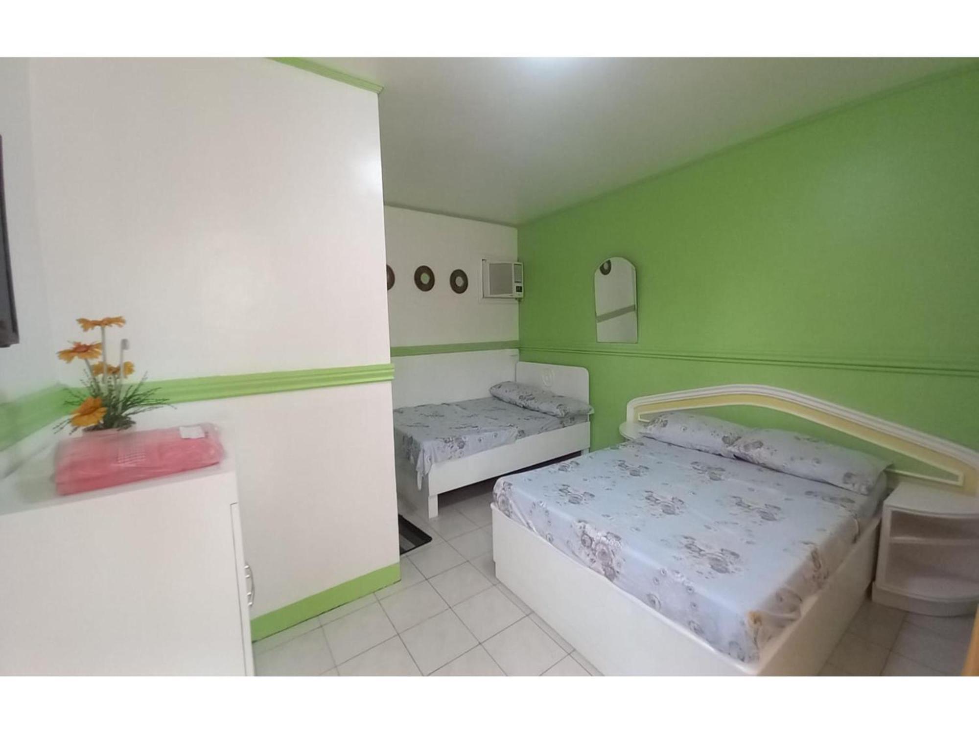 Oyo 1048 Jomckayl Apartelle Naga  Eksteriør bilde